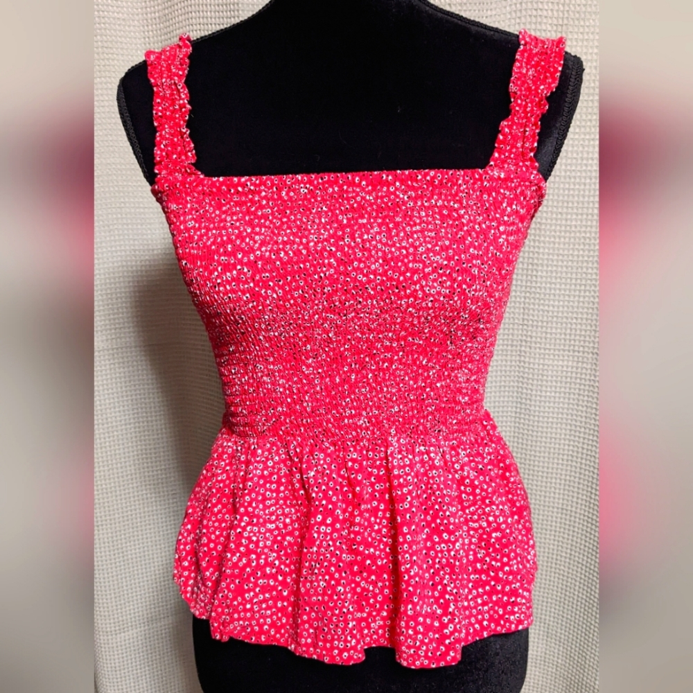 Elodie smocked sleeveless top size small EUC